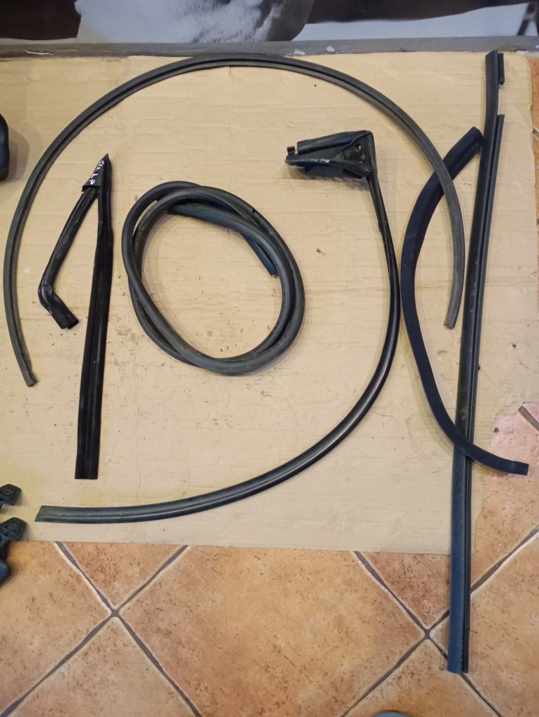 фото №1, Mercedes slk r170 uszcelki дверь левых