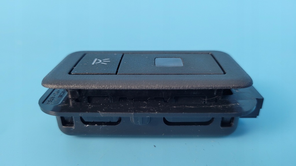 фото №8, Peugeot 308 iii p5 21r лампа освещение кабины левая задняя 9834315680