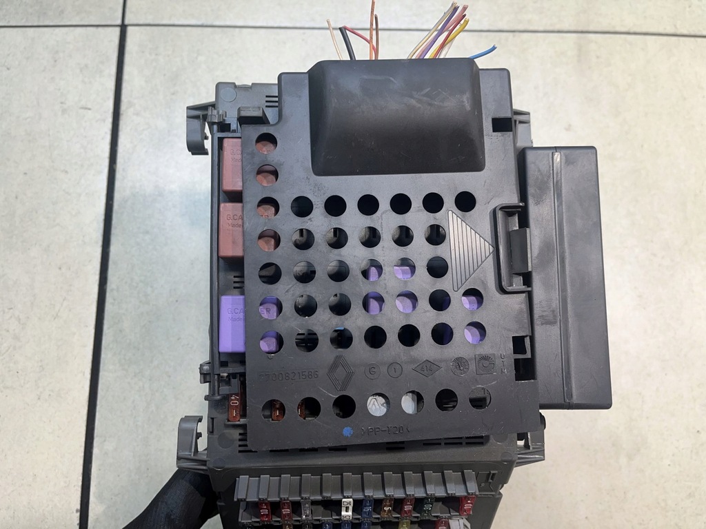 фото №7, Коробка запобіжників volvo v40 1.8b 7700427844