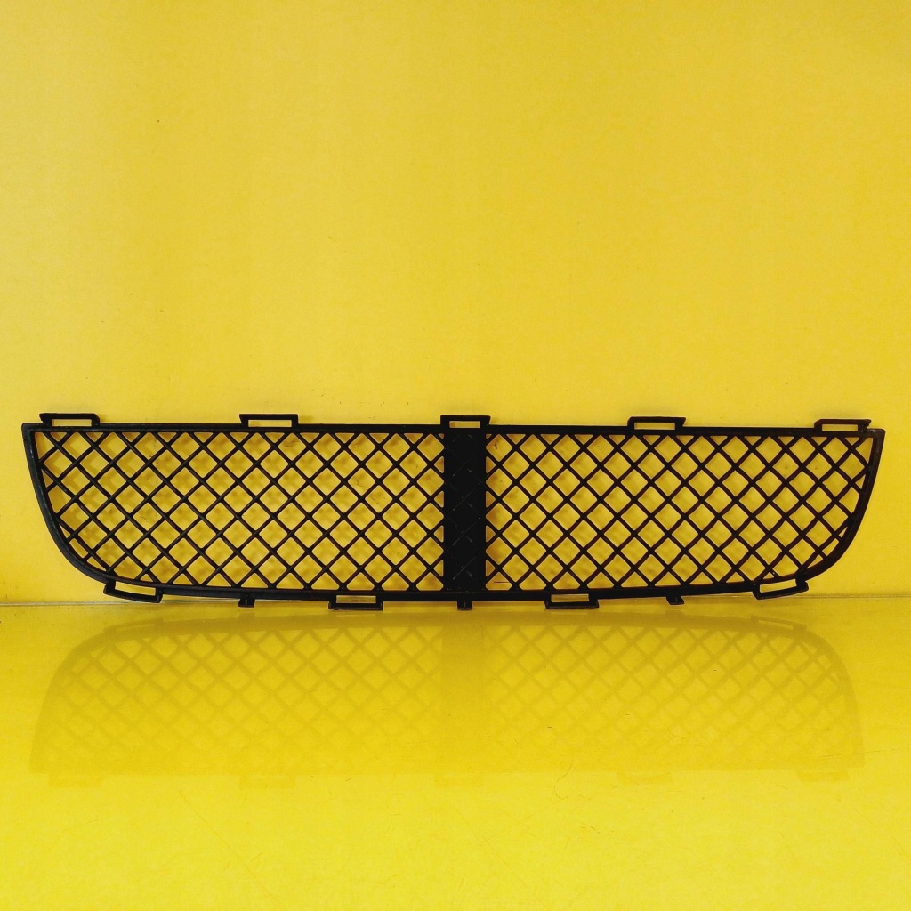 Решётка бампера перед toyota yaris рестайлинг  53112-52020a1 nr46 Недорого