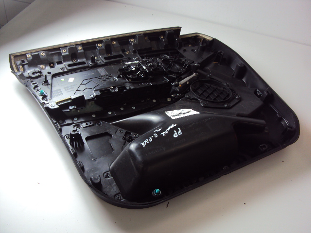 Оббивка двері правий перед jaguar e-pace 2017- в Україні