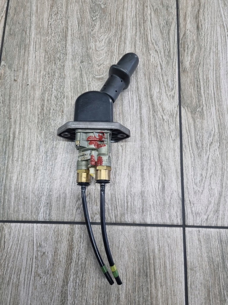 фото №1, Рычаг клапан тормоза ручного volvo fl fe