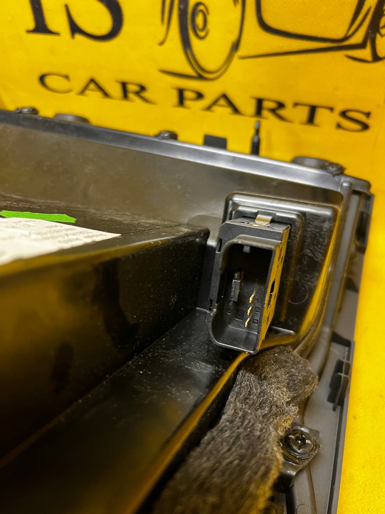 фото №7, Бардачок панели консоли пассажира audi a8 d5