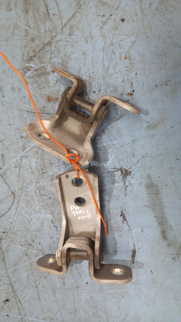 фото №1, Петля дверь правый перед toyota yaris ii 05-11r