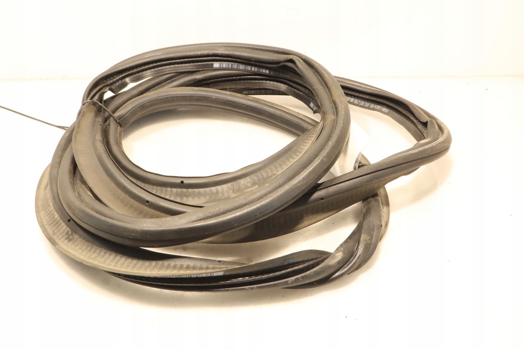 фото №1, Прокладка крышки багажника skoda scala