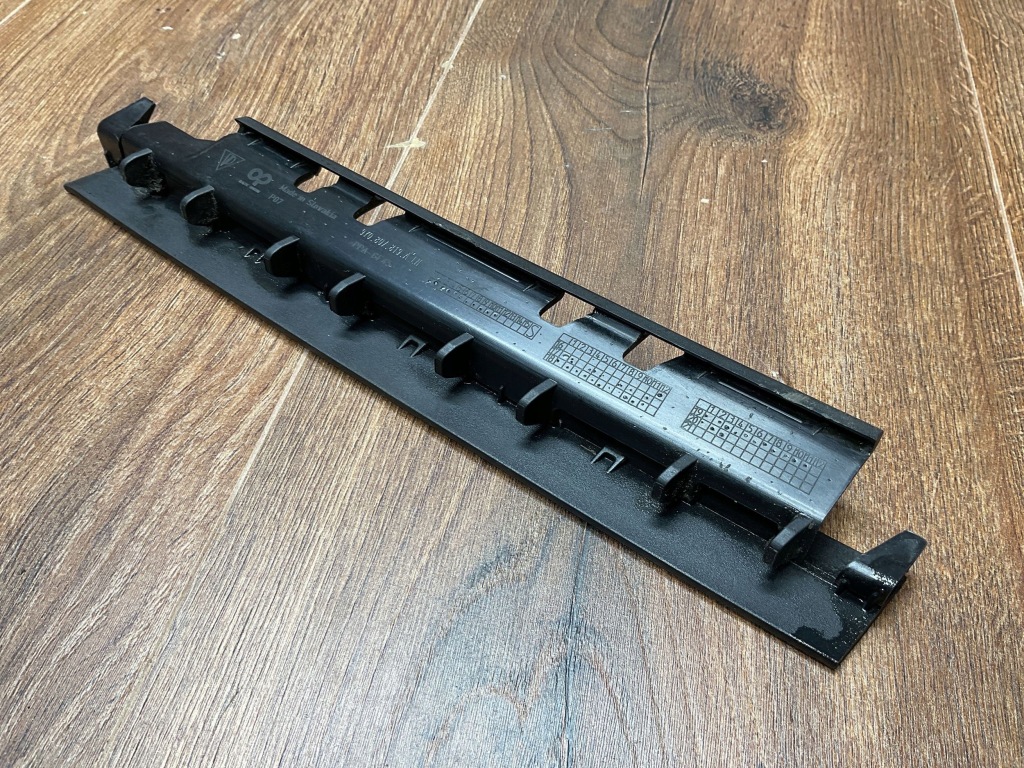 Купити Молдинг бампера лівий задня porsche cayenne 9y0 9y0807819a