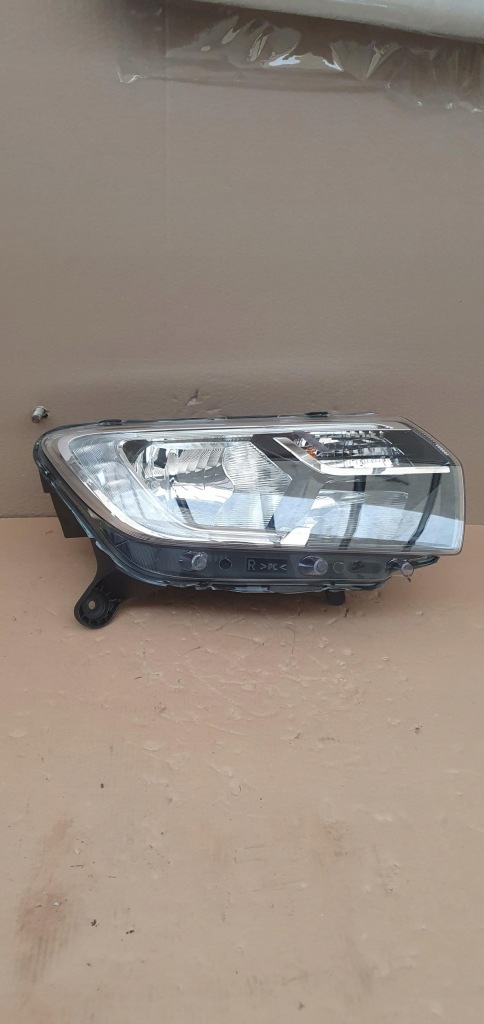 Купить Фара правая  перед передняя led renault sandero 2 рестайлинг  260100437r