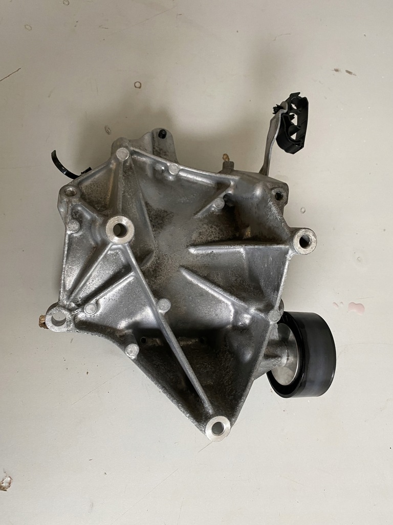 фото №4, Mercedes w205 2.2cdi кронштейн натяжитель