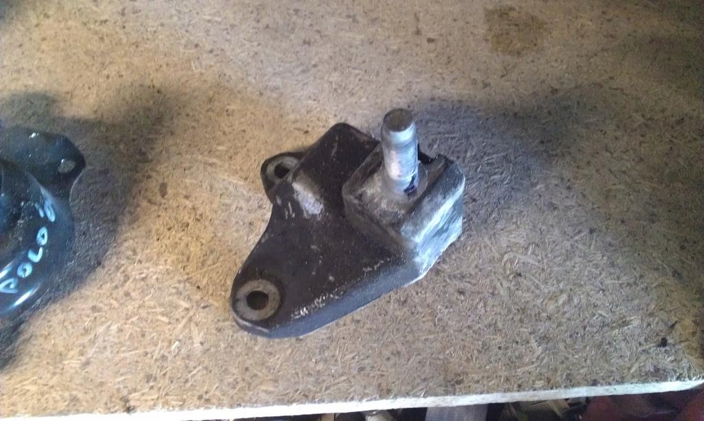 фото №1, Ford focus mk1 автоматична коробка передач - кронштейн двигуна