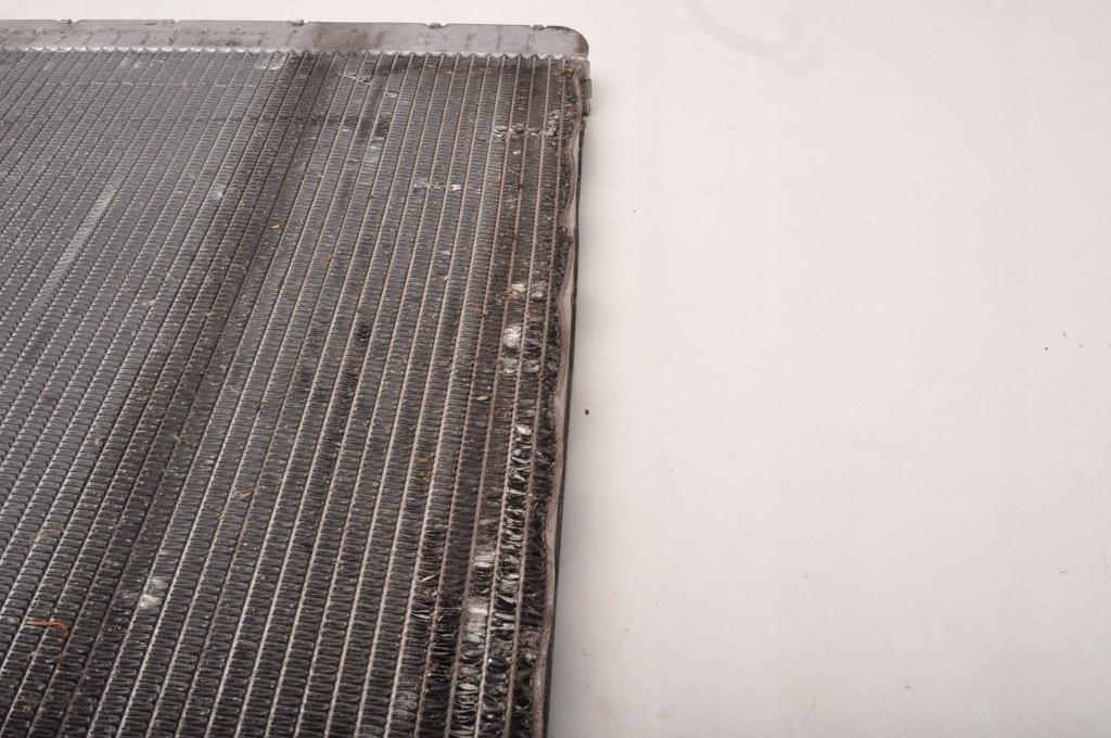 Bmw f80 f82 f83 f87 3.0 радиатор воды 2284607 czytaj описание в Украине