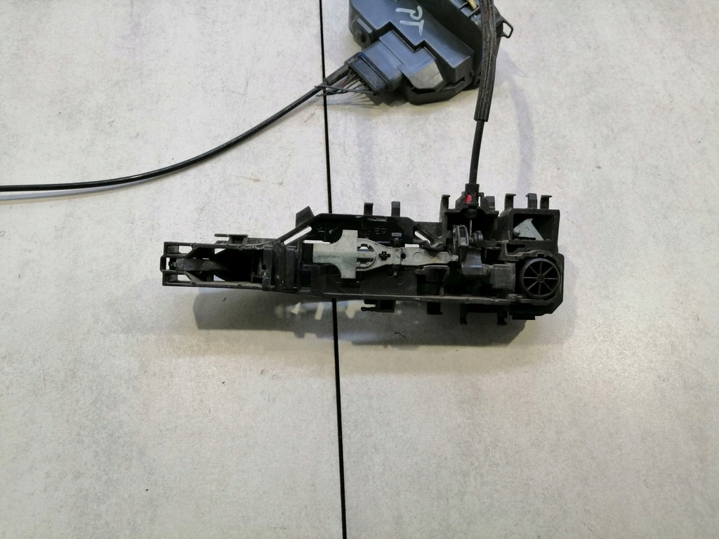 фото №9, Замок двері ручка правий задня grand scenic i 6 pin