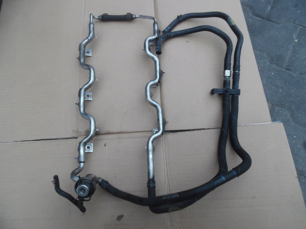 фото №8, Audi a8 d3 6,0 w12 молдинг упорскування 07c133316q bht