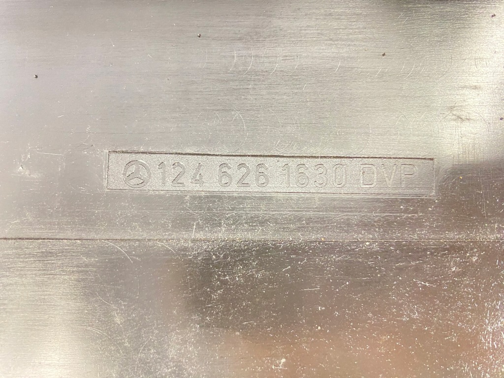 Накладка блок управління модулів za акумулятором пластик mercedes w124 1246261630 Ціна