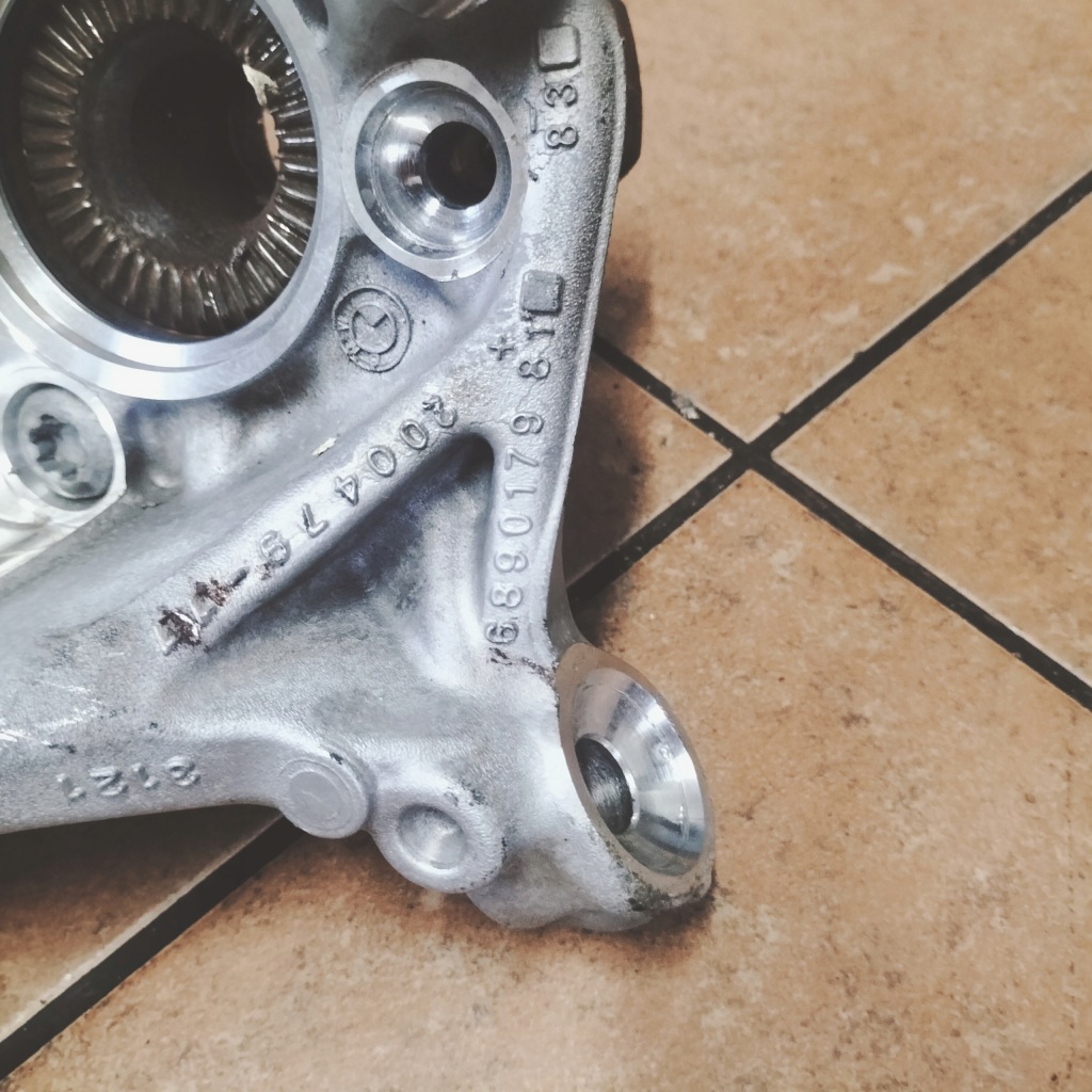 Купити Mini x1 u11 поворотний кулак права ліва перед 6890179 6890180