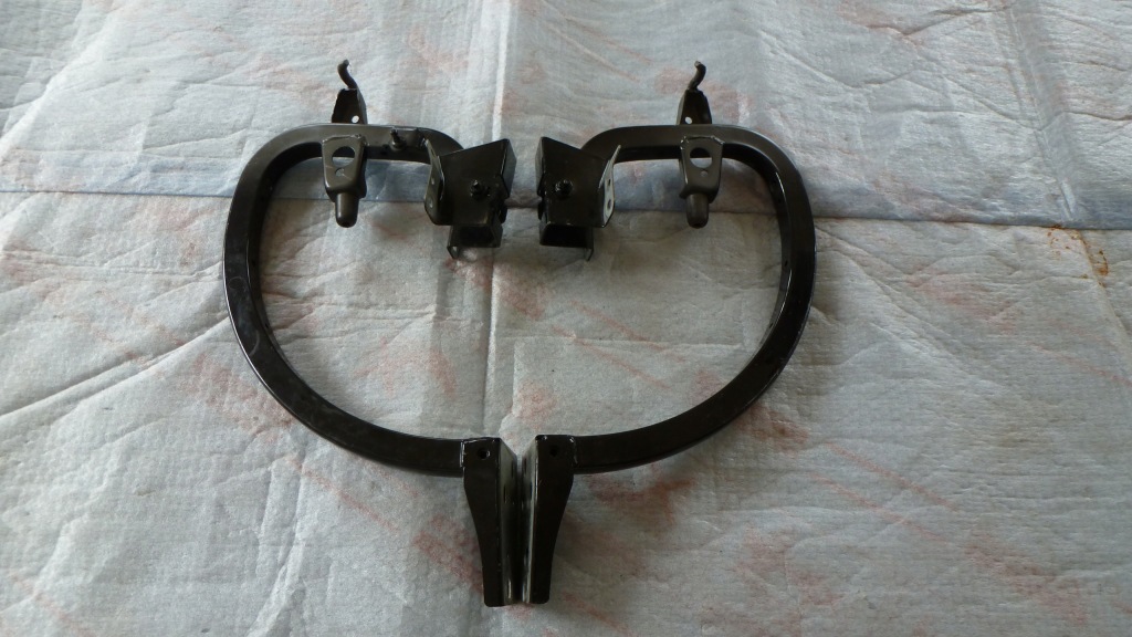 фото №1, Audi оригінальний номер 8v5827301 петля кришки багажника