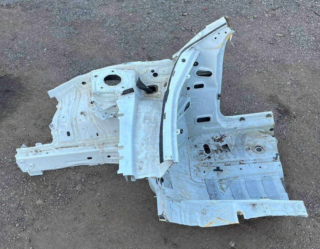 фото №1, Четверть перед левая лонжерон чашка mercedes a-klasa w177