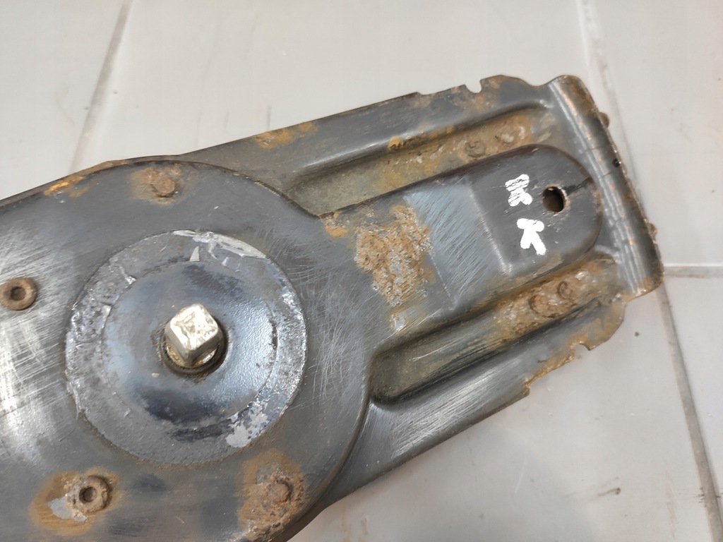 фото №7, Jeep cherokee liberty kk 2.8crd 07-12r. підйомник кронштейн колеса запасного