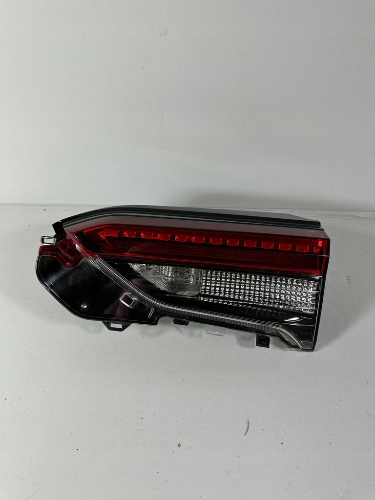 фото №1, Rav4 v лампа права задня 81580-42150