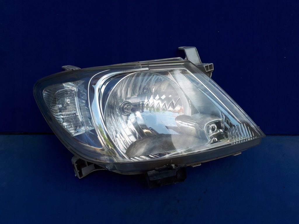 фото №1, Toyota hilux lift 09-11 2009 фара лампа правая