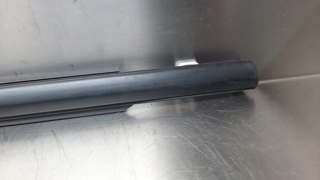 фото №6, Молдинг підвіконна двері правий перед volvo xc60 ii