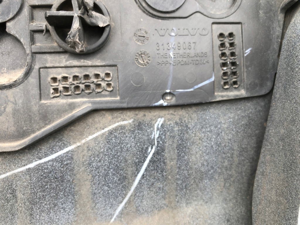 фото №8, Молдинг поріг права volvo v40