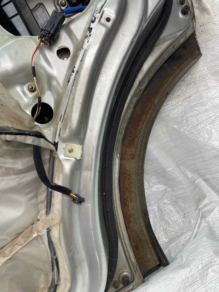 фото №8, Kia sorento i 03-09 yl дверь правое задние ładne!