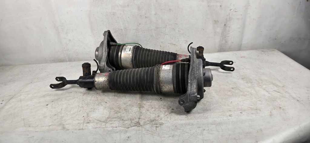 Амортизатори перед пневмоподушка правий лівий audi a6 c6 3.0 tdi allroad Недорого