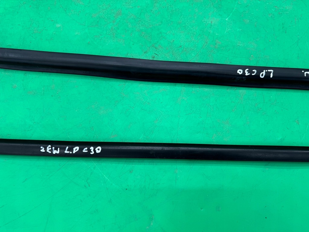 фото №3, Молдинг дверь уплотнитель левая наружная + внутренняя volvo c30 06-