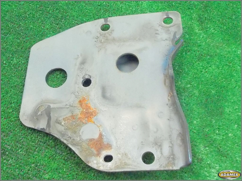 фото №4, Toyota hiace iv 00r - защита корпус правая перед