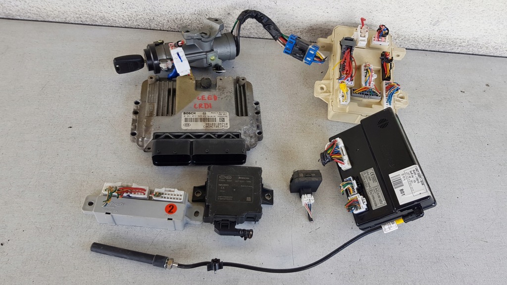 фото №1, Бортовой компьютер набор kia ceed i 1.6 crdi