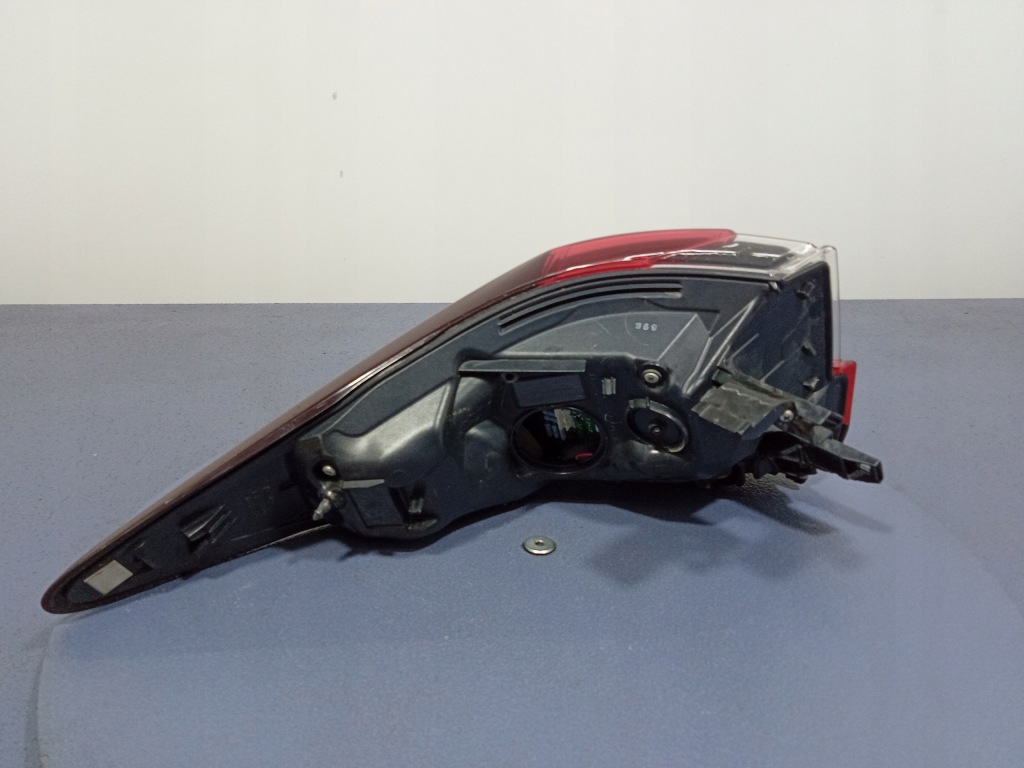 Lexus rx iv 16-19 фара задний  правый  задняя наружная led Доставка