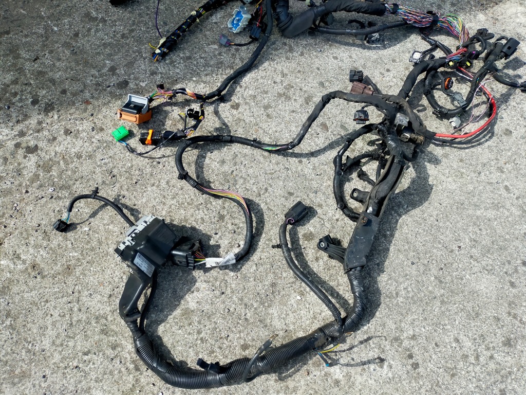 Купити Volvo джгут електропроводка відсік двигуна 31433461