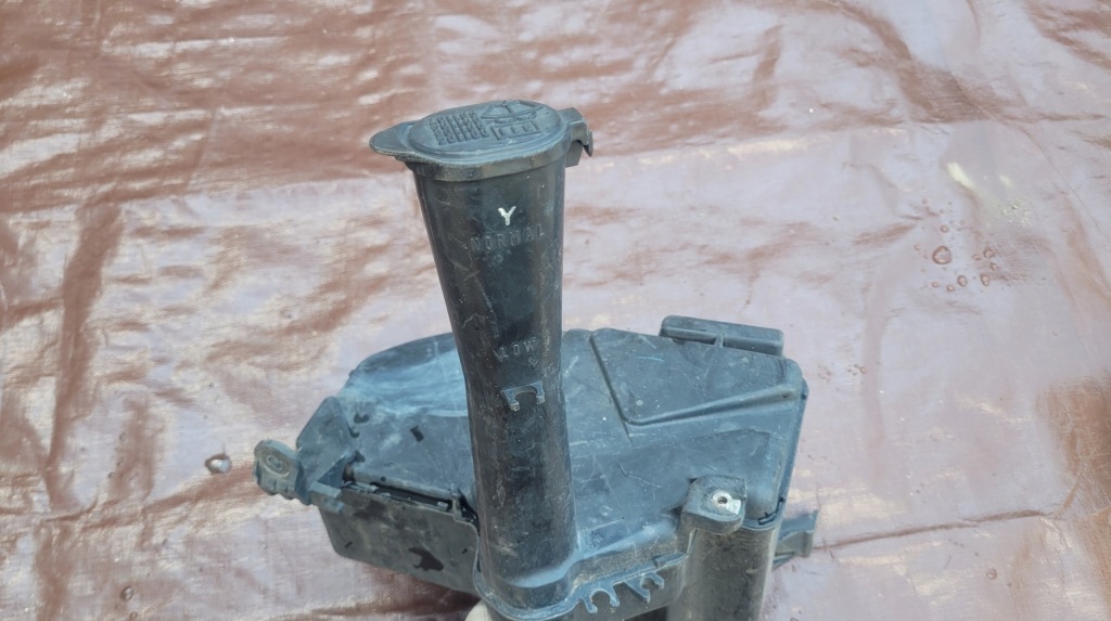 Lexus is300 бачок омивача бак // 161 Недорого