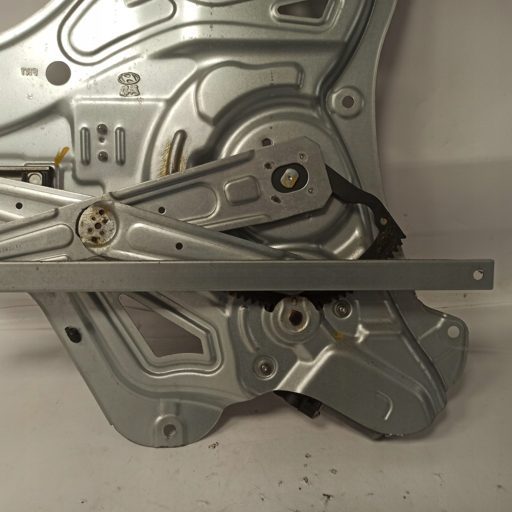 фото №14, Hyundai ix35 подъемник окон правый перед 4 pin eu 81320-2y000