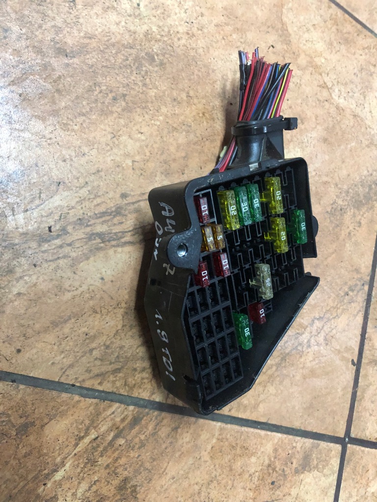 фото №1, Коробка предохранителей audi a4 b7 1.9tdi .anglik