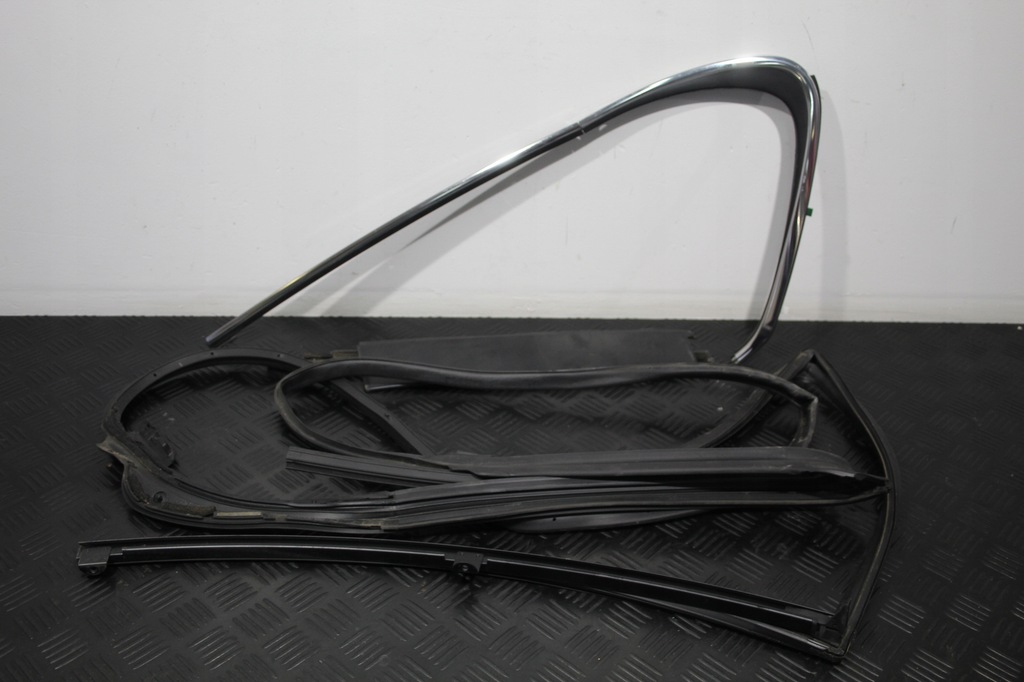 фото №1, Ущільнювачі двері лівий задня lexus ct200h