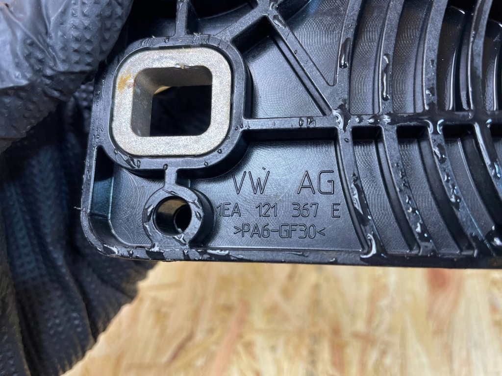 фото №9, Кронштейн кронштейн кронштейн радіатора правий vw id.3 id3 1ea121367e 2019-