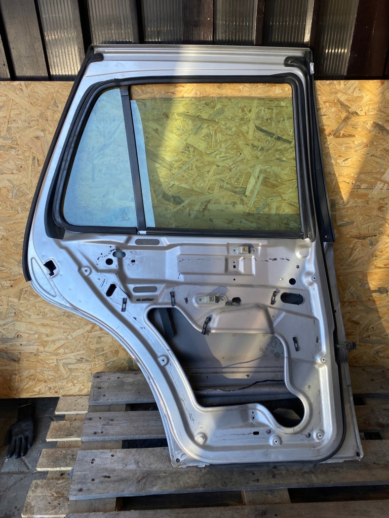 Дверь левое  задняя mercedes ml w163 серебристый Доставка