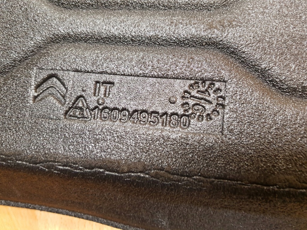 фото №3, Обшивка резиновый элемент багажника citroen c4 picasso ii