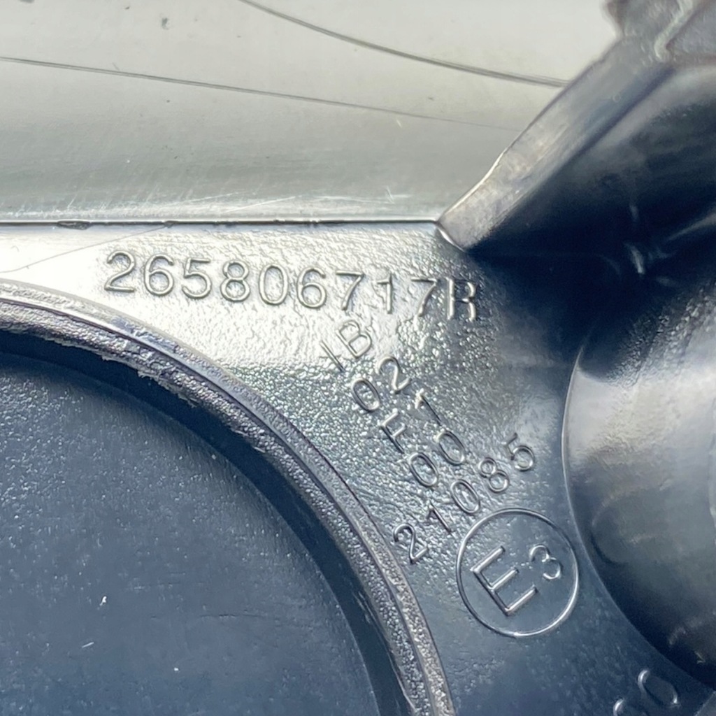 фото №13, Renault megane iv hb nowa оригинальный номер лампа отражатель задний правый w бампер