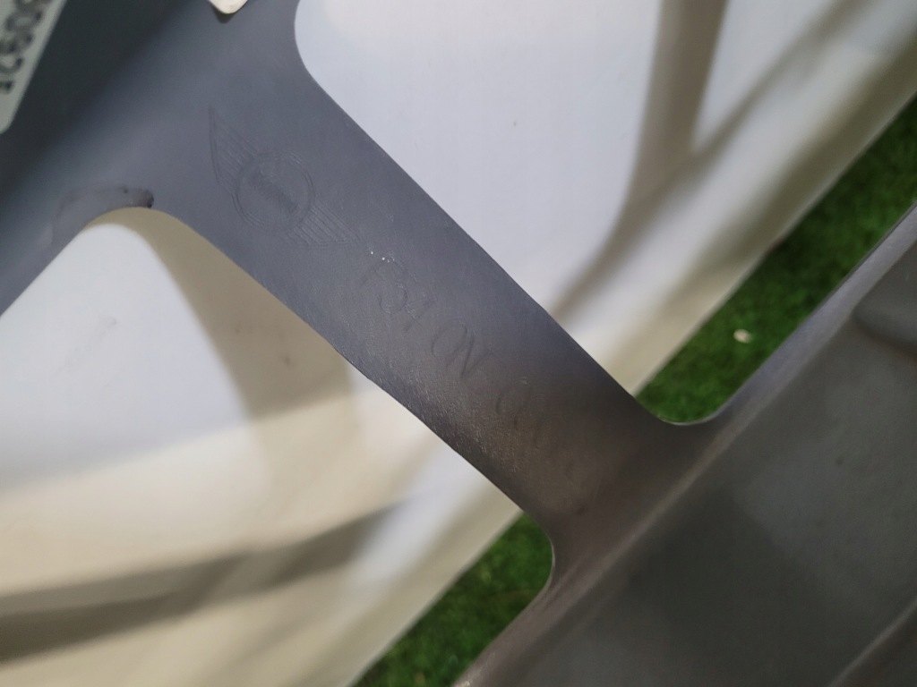 Mini clubman f54 бампер перед передній решітка середня оригінал 7370791 Недорого