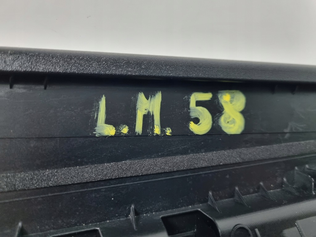 Kia sorento iv накладка захист  стійка дверей лівий передні  82250-p2000 Зі Шроту