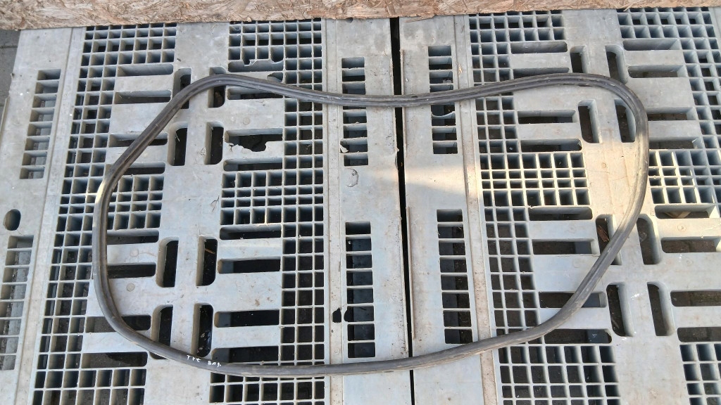 фото №1, Прокладка крышки багажника audi a8 d3 02-09r