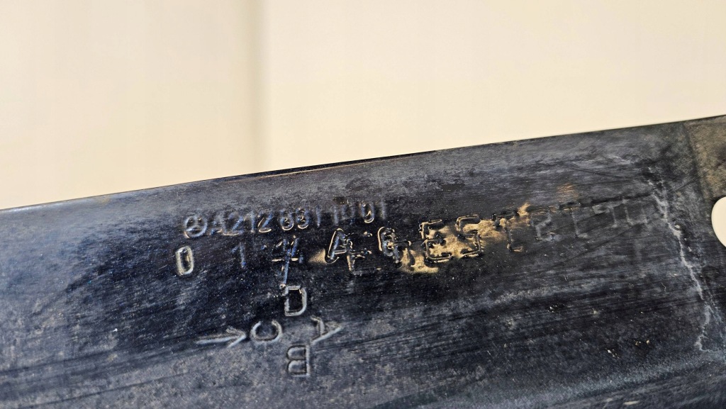 Крыло правая  перед передний mercedes e-klasa w212 a212 a2128811001 Оригинал