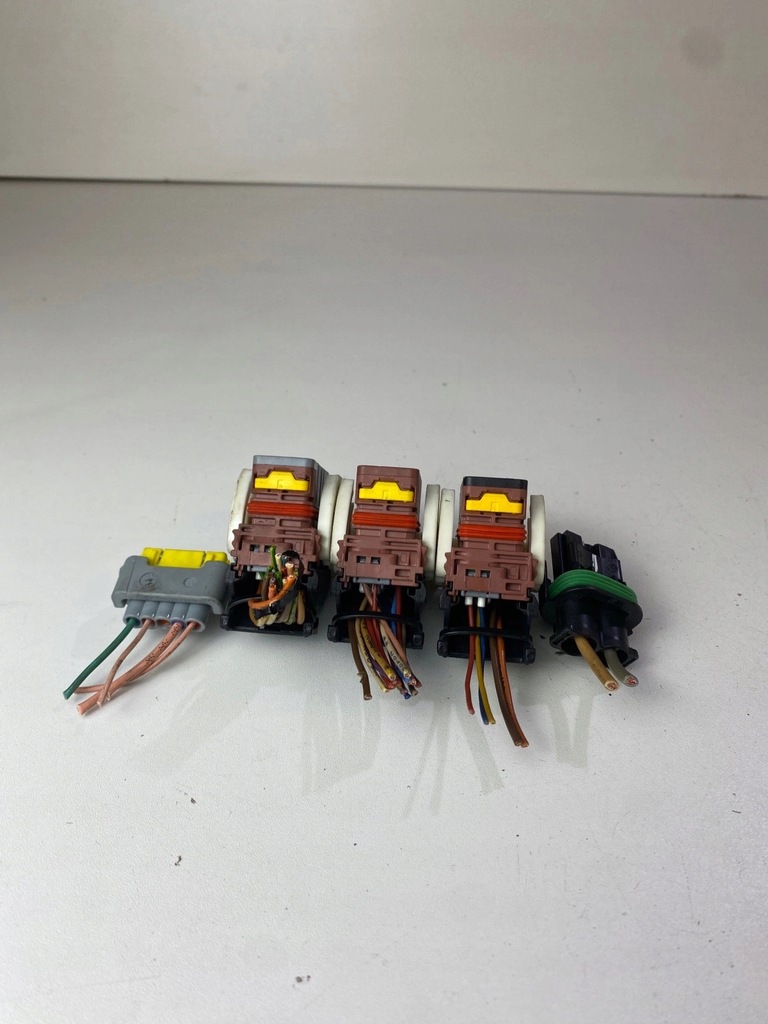 фото №5, Роз'єми штекер колодка коробка запобіжників bsm r09 peugeot 207 citroen c