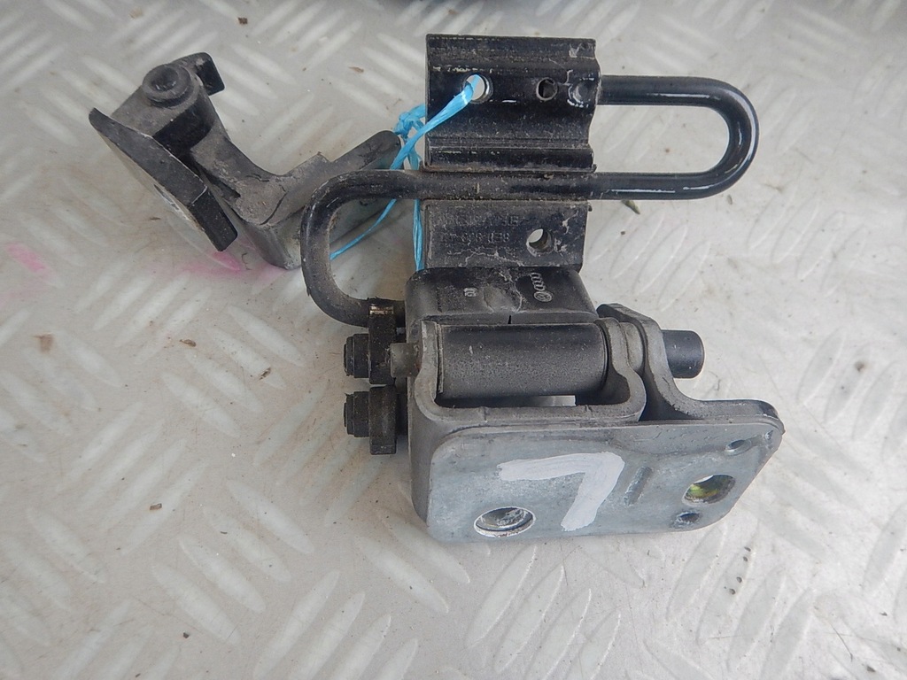 фото №1, Audi a6 c6 левый петля дверь задняя