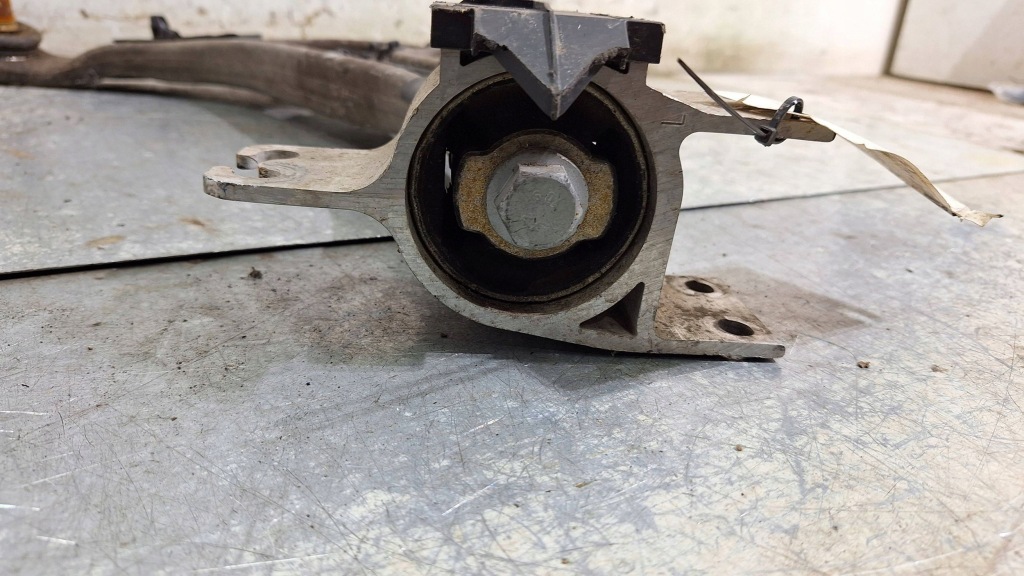 фото №8, Рычаг левый перед a2463330300 mercedes w246 w176 w117