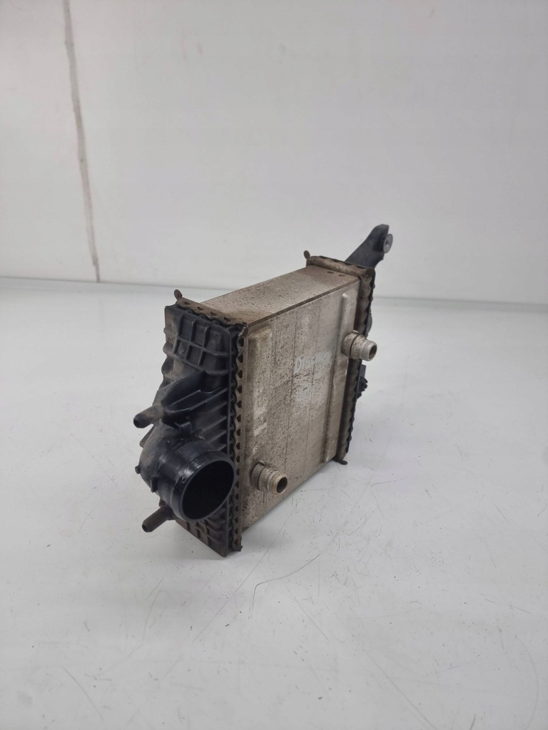 Интеркулер land rover discovery 5 fpla6k775ab Цена