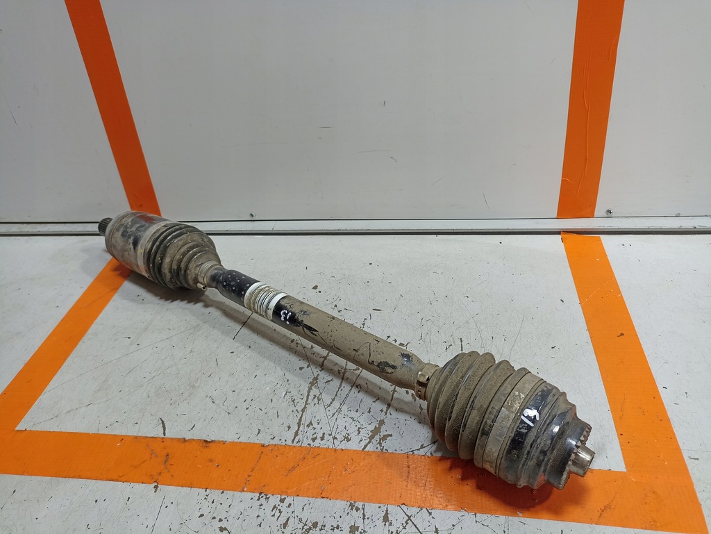 фото №1, Bmw i3 l01 приводной вал левая 7641213