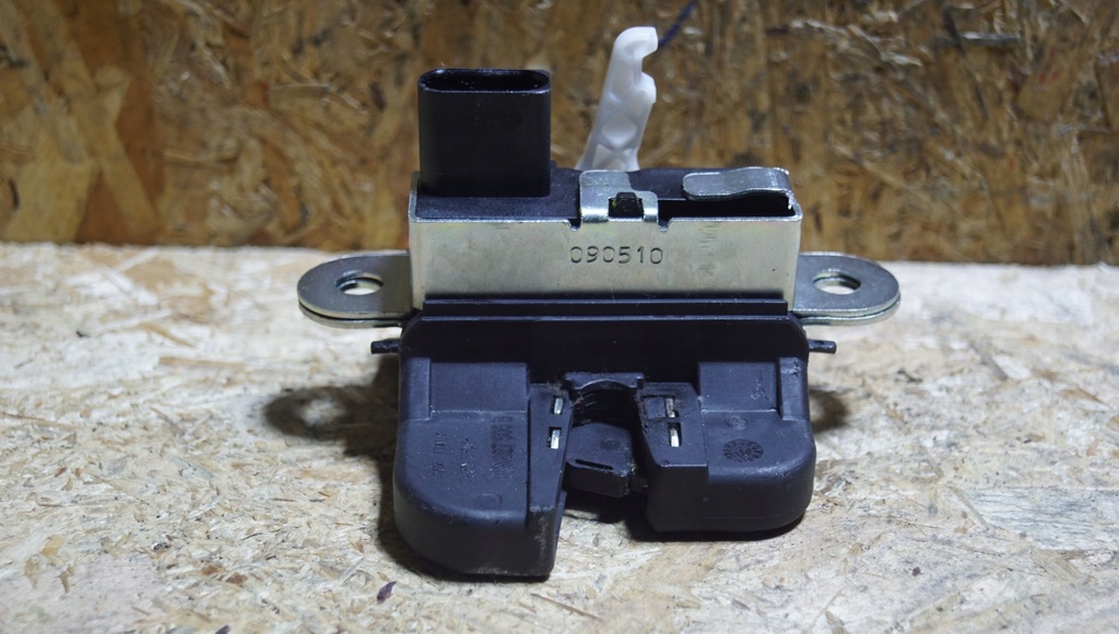 фото №8, Замок кришки багажника задня vw scirocco 1k8827505b